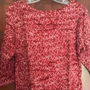 Dunia’s famous Tuck Top